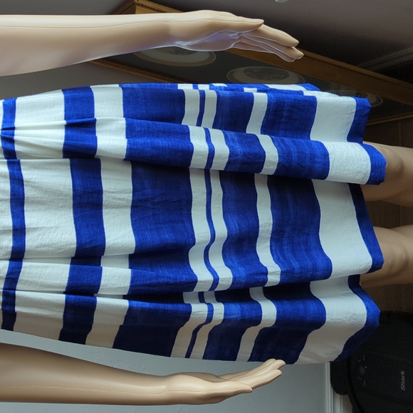 Ann Taylor Loft Blue and White Dress Size 0 - Picture 4 of 13